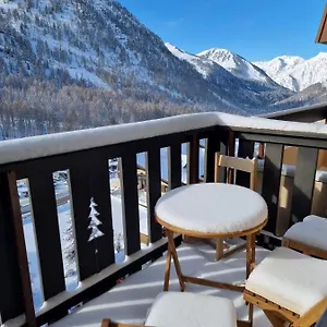 Front De Neige Apartment