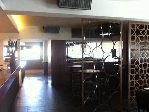 ****  Gladstone Reef Hotel Motel Australia