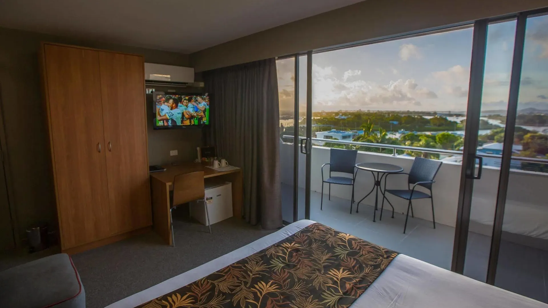 Gladstone Reef Hotel Motel Australia