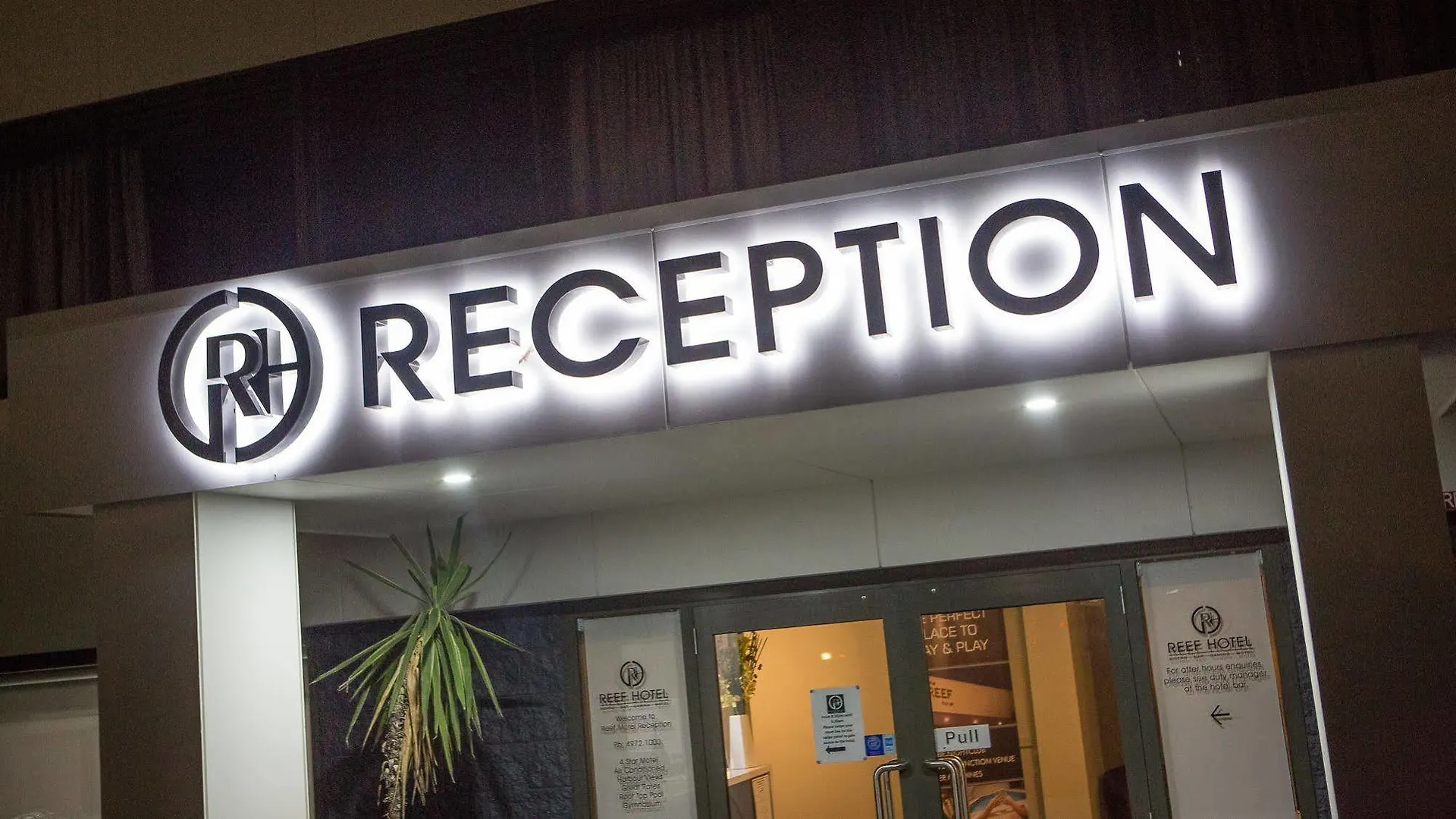 Gladstone Reef Hotel Motel 4*,