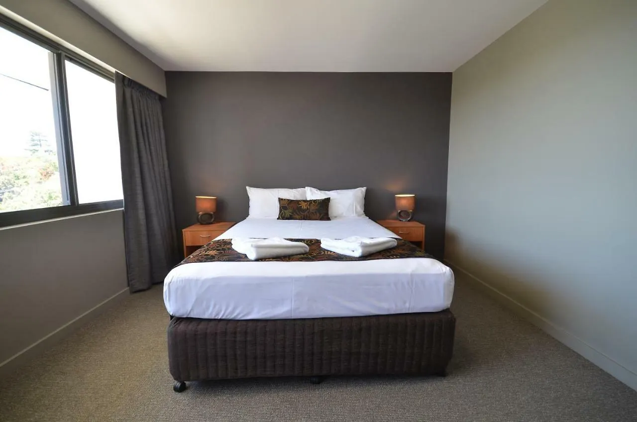 Gladstone Reef Hotel Motel Australia